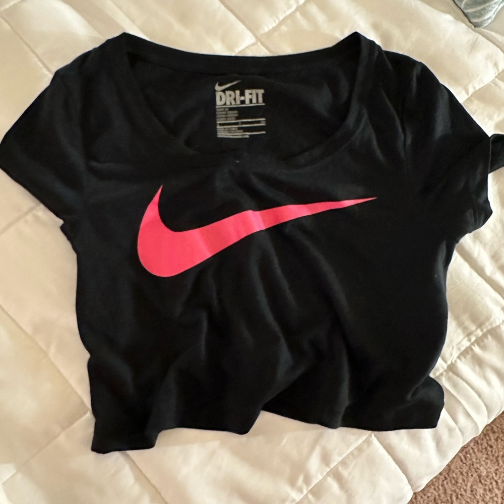 Nike women’s crop top ✔️